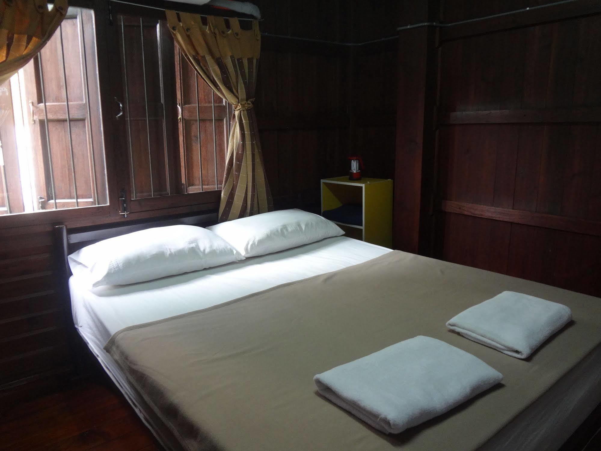 Baan Mai Guesthouse Mae Hong Son Zewnętrze zdjęcie