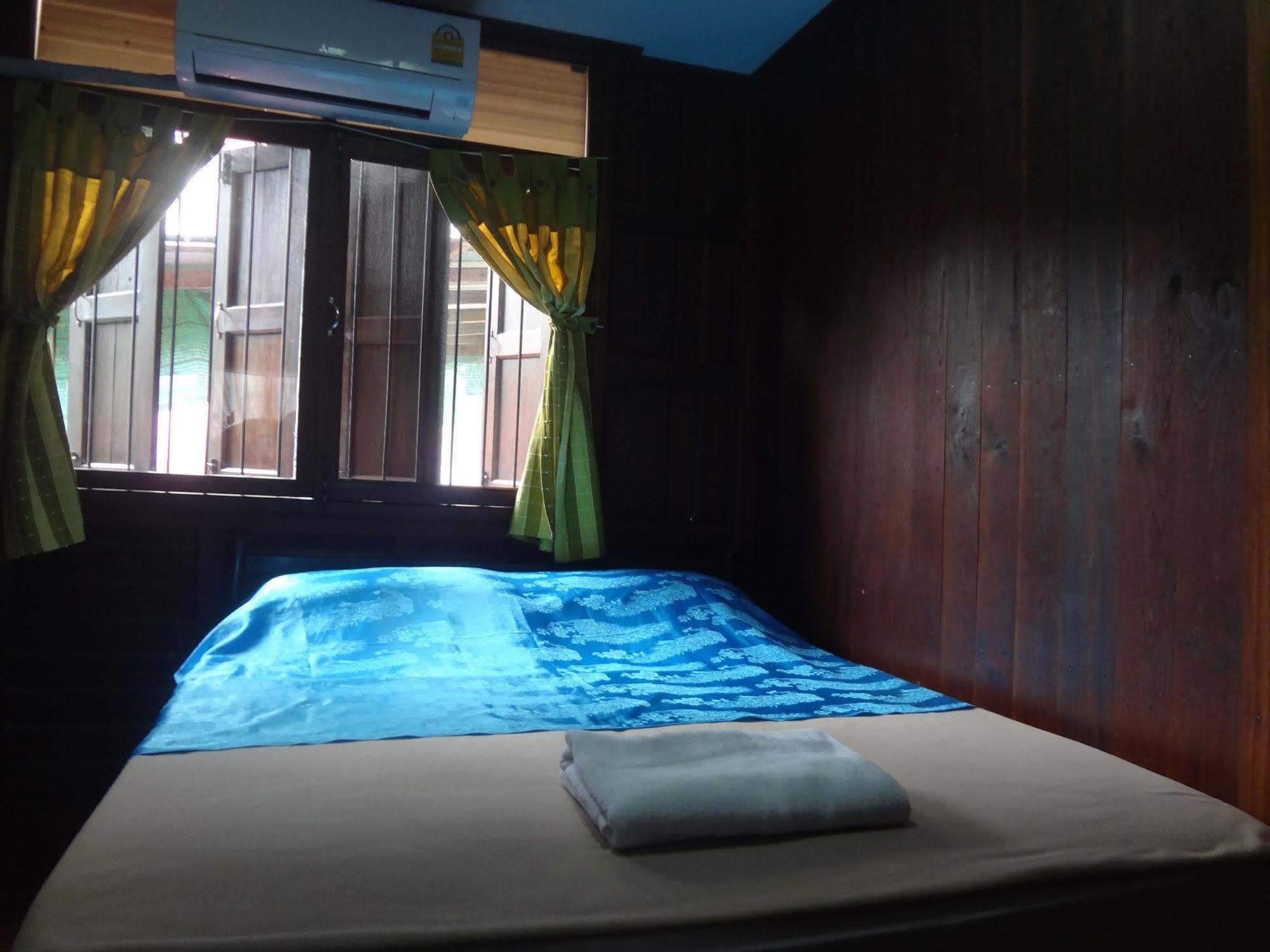 Baan Mai Guesthouse Mae Hong Son Zewnętrze zdjęcie