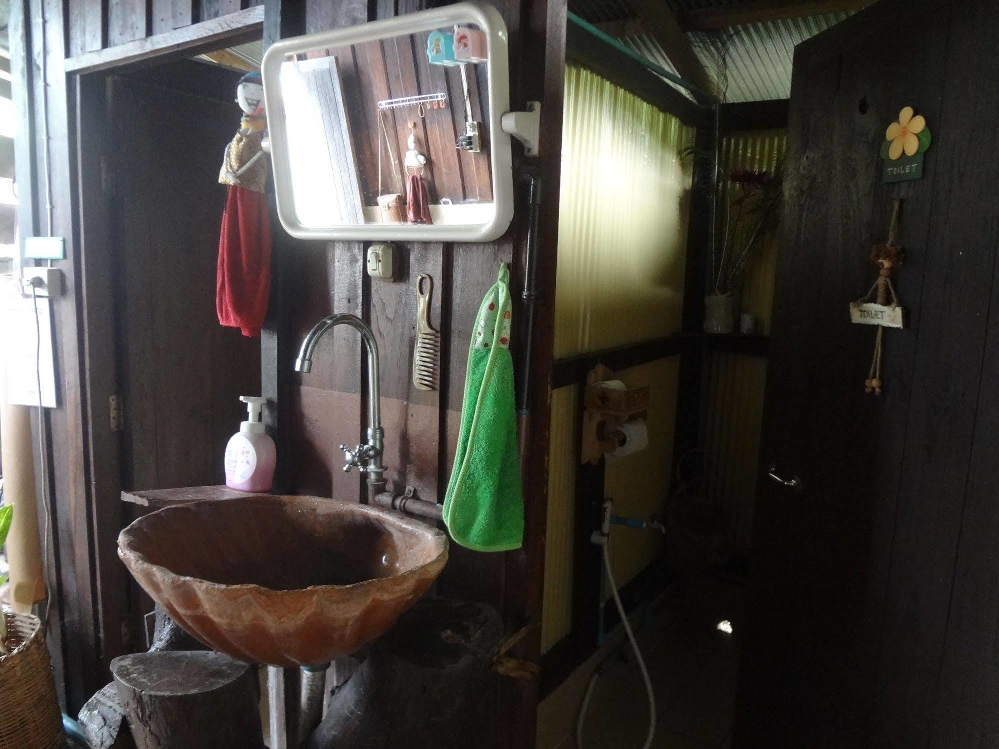 Baan Mai Guesthouse Mae Hong Son Zewnętrze zdjęcie